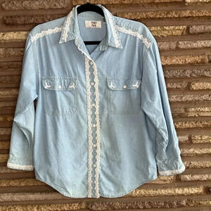 Witts End Vintage Light Denim Chambray Lace Trim Button Front Shirt Size Small